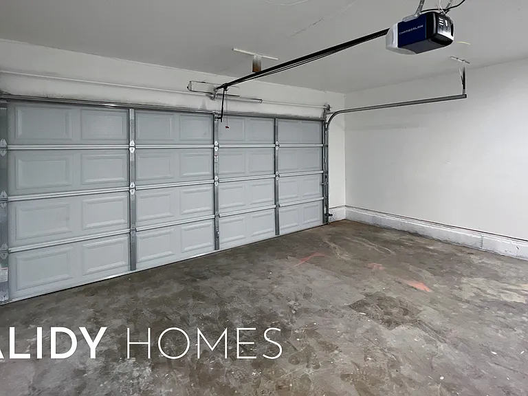 702 Amity Ln — Photo 24