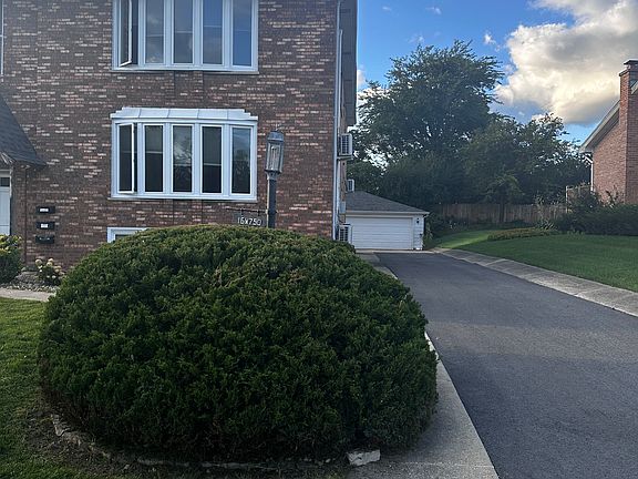 3rd image of 16W750 57th Ct #1