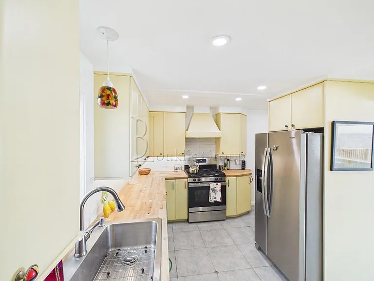 4 Cambridge Ct #1 — Photo 18