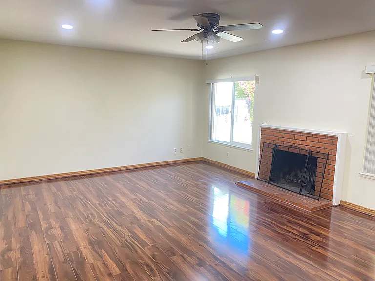 662 Catalina Dr — Photo 15