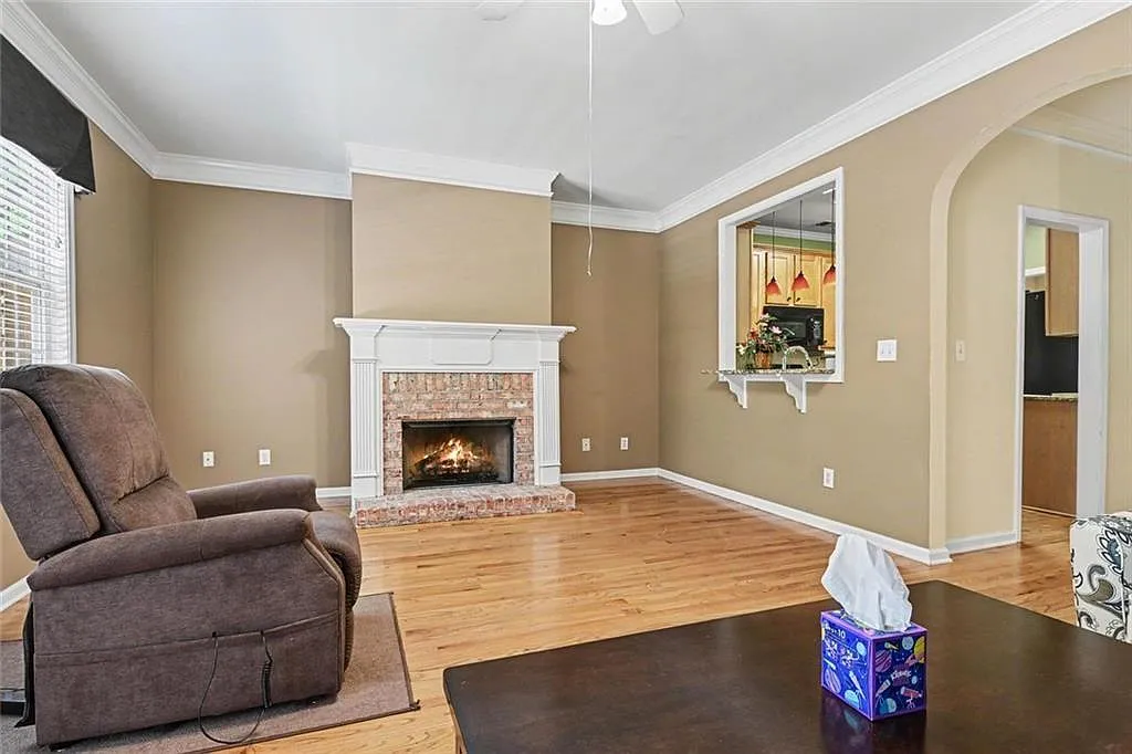2 bed, 2.5 bath, 1929 sqft, $2,200 — Photo 3