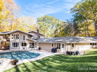 7160 River Valley Dr SE, Alto, MI 49302