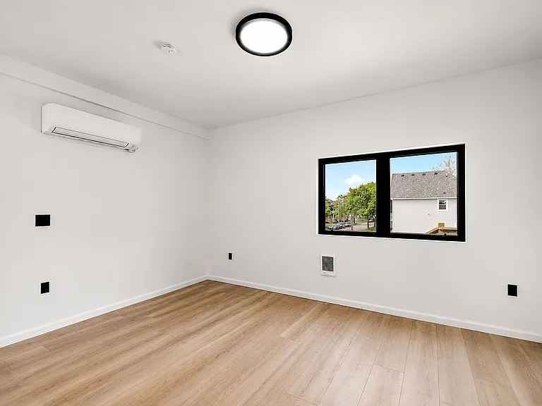 202 Spacious Studio