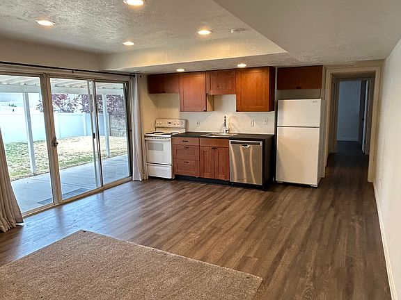 2nd image of 926 E Riparian Dr #2