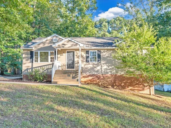 202 Fox Creek Dr, Goode, VA 24556