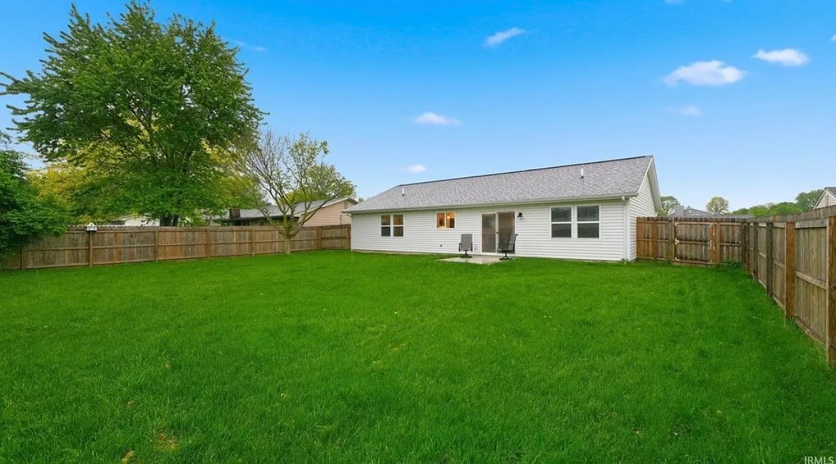 3 bed, 1327 sqft, $3,500 — Photo 1