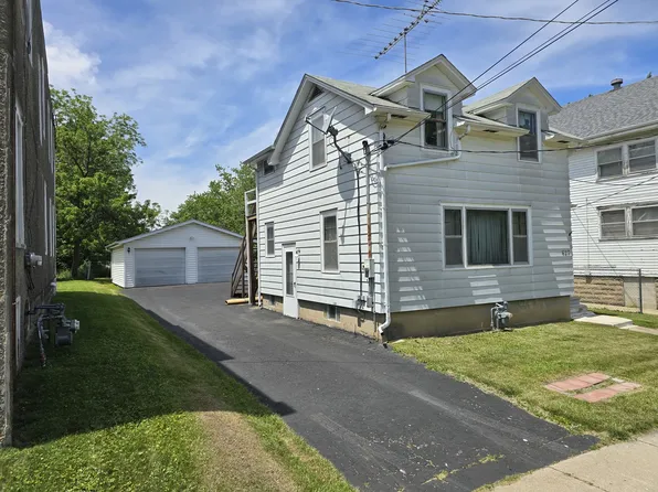 627 N 11th St, Dekalb, IL 60115