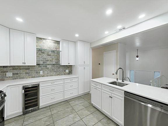 3rd image of 28 Miller Dr