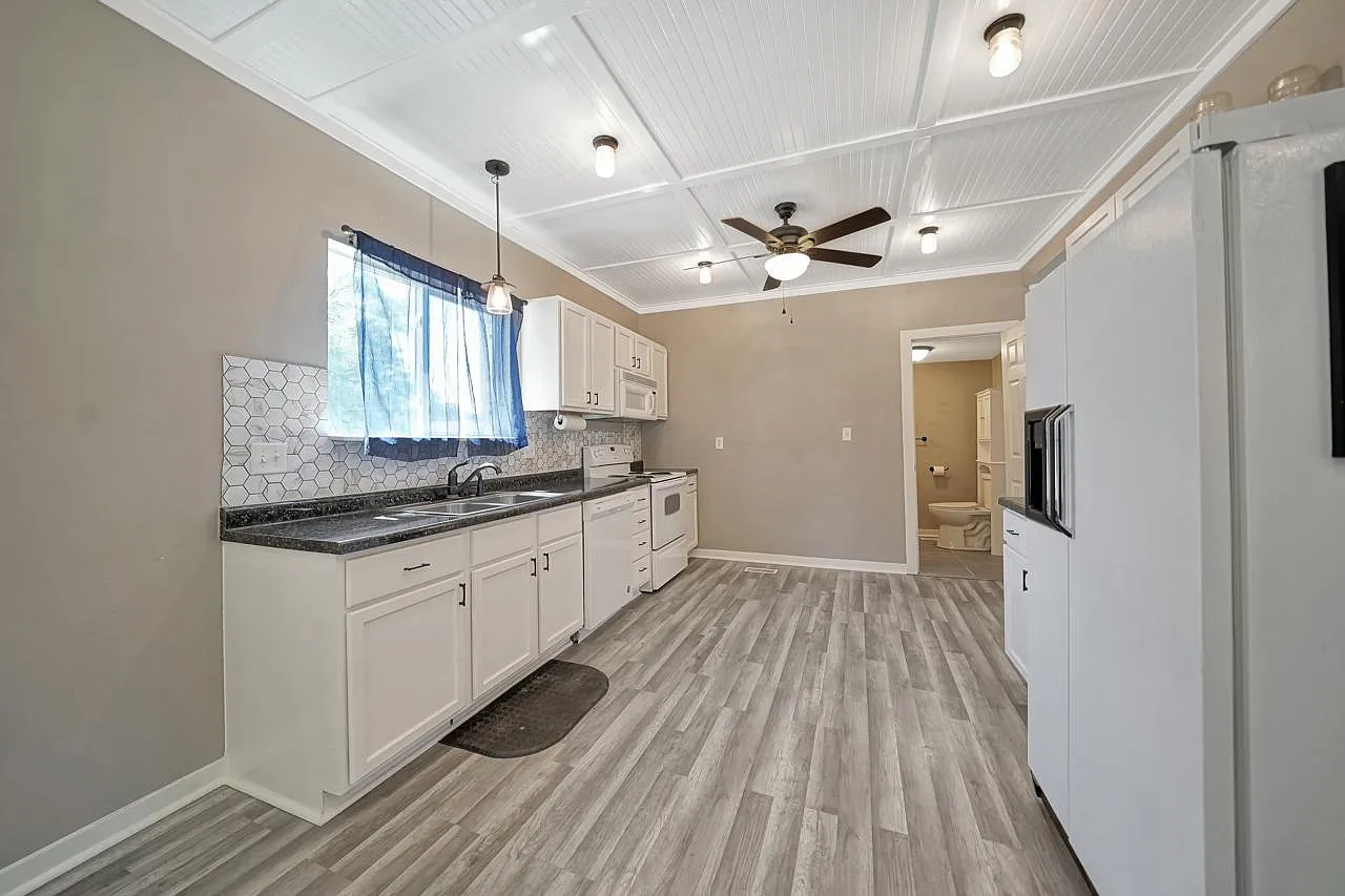 4 bed, 1550 sqft, $1,999 — Photo 3