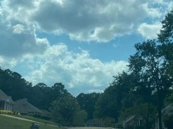 Exterior Neighborhood (street photo)