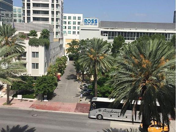 4th image of 1621 Collins Ave APT 502