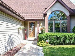 10421 S 4th Ave, Oak Creek, WI 53154