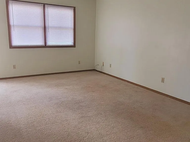 406 W Mill St #3 — Photo 4