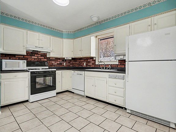 5th image of 62 Ski Hill Rd