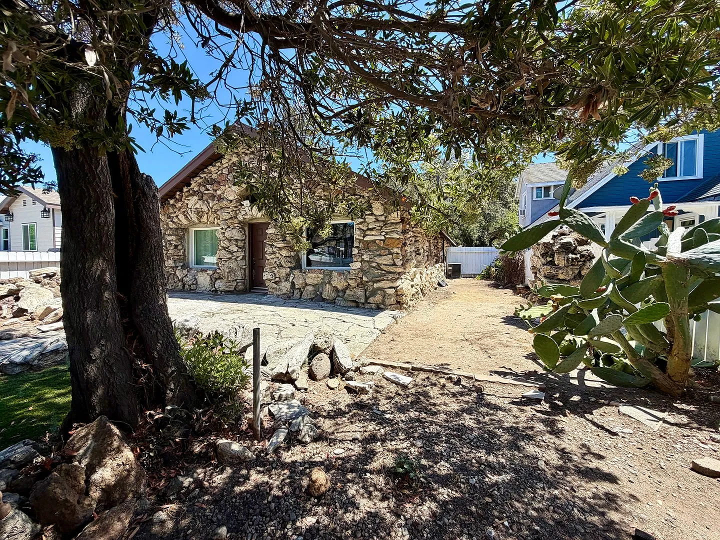 Charming 2 bedroom 1 bathroom house in Thousand Oaks! — Photo 2