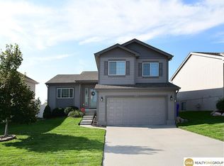 16423 Cary St, Omaha, NE 68135