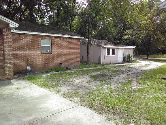 Garage next to back house