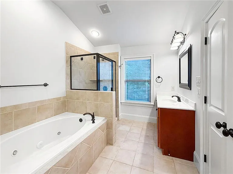 3239 Claudia Ct — Photo 18