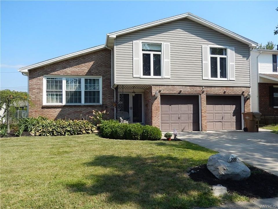 1st image of 208 N Seine Dr
