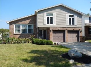 208 N Seine Dr, Buffalo, NY 14227