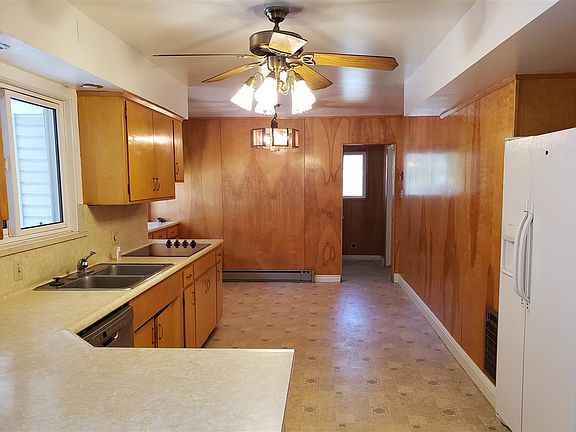 4th image of 375 Bel Air Dr