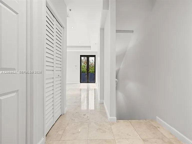 5864 SW 74th Ter — Photo 10