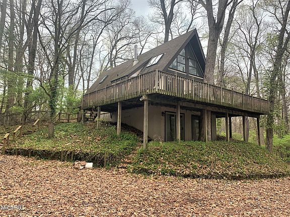 2nd image of 1540 Country Club Dr