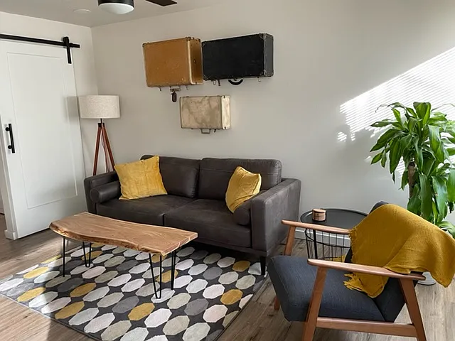 383 E Redondo Ave — Photo 12