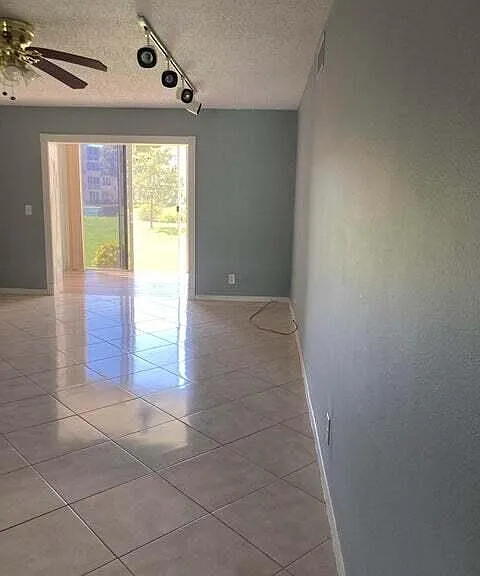 300 NE 26th Ave #1040 — Photo 3