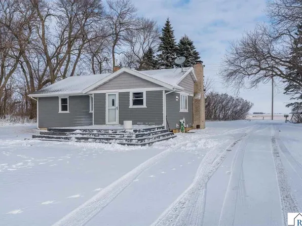 57821 300th St, Winthrop, MN 55396