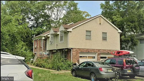 18 Carlton St Photo 1