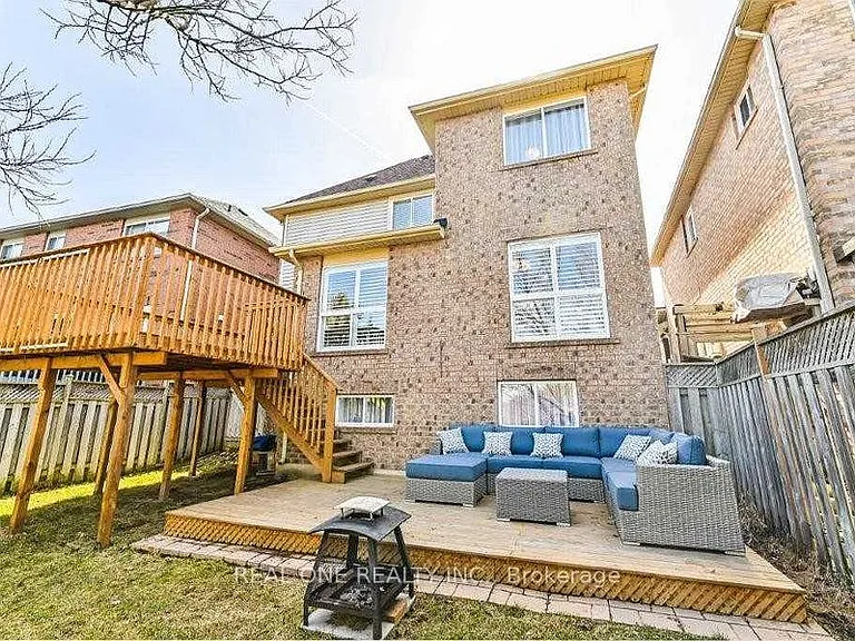 2380 Guildstone Cres — Photo 19