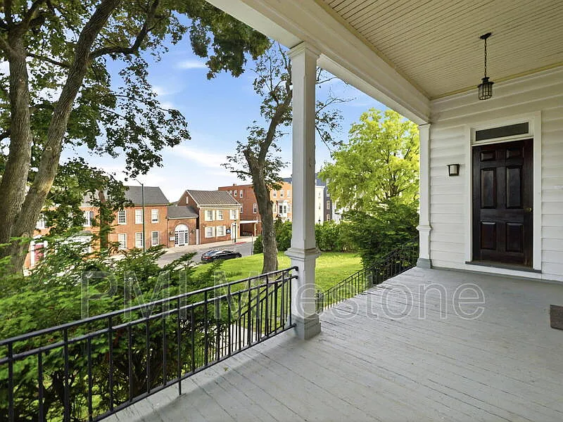 2 bed, 2.0 bath, 1800 sqft, $1,300 — Photo 2