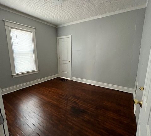 4th image of 1284 Clifford Ave
