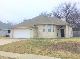 302 Winnipeg Dr, Glenn Heights, TX 75154