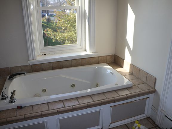 5th image of 958 Cherry St