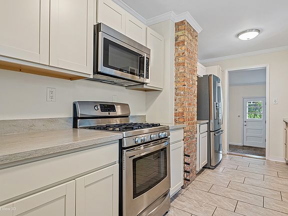 3rd image of 1922 E Willow Ave