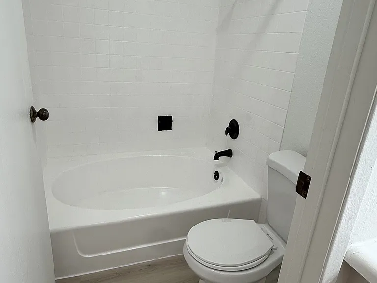 10211 NE 16th Pl #R6 — Photo 12