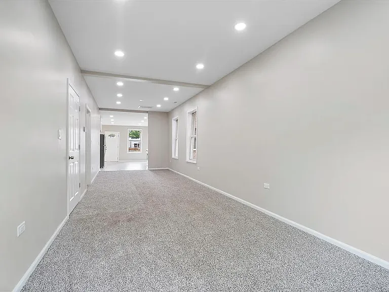 1831 N California Ave #2 — Photo 5