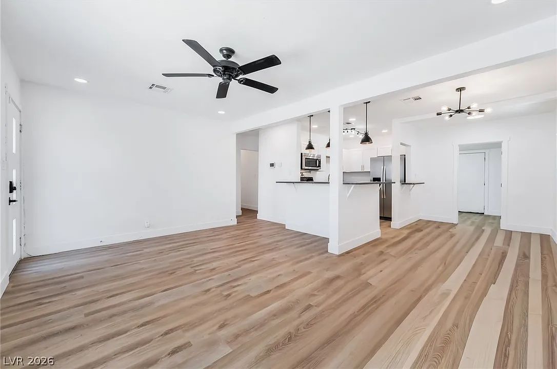 3 bed, 2.0 bath, 1787 sqft, $2,250 — Photo 4