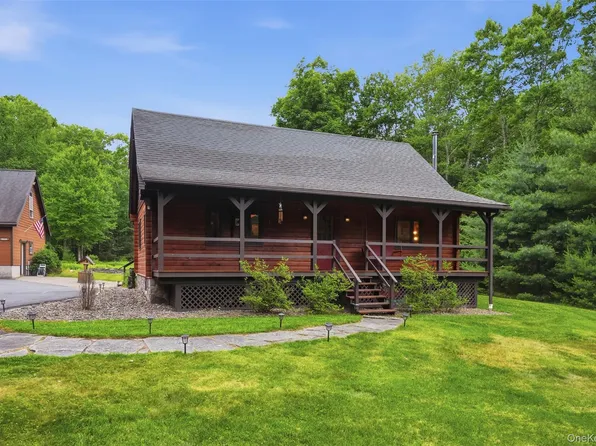 691 Peenpack Trail, Sparrowbush, NY 12780