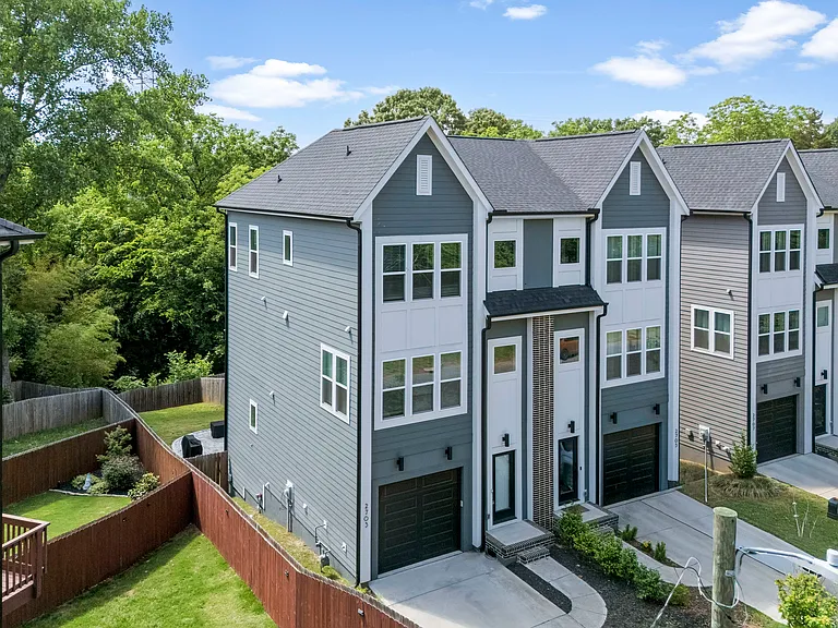 2703 Parkway Ave — Photo 1
