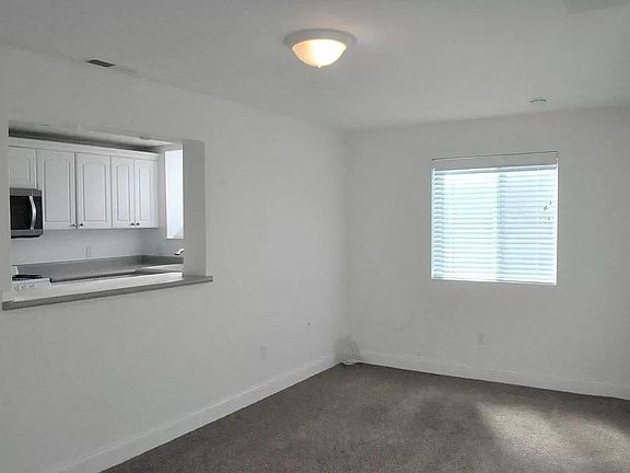 4th image of 3903 Moulton Dr