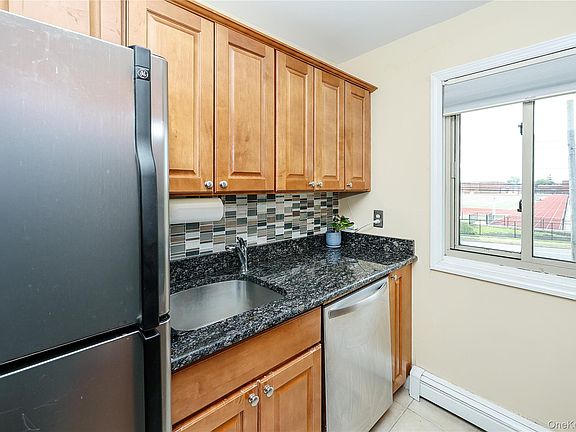 4th image of 2423 Union Boulevard #8B