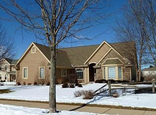 1618 Legend Cir, Waukesha, WI