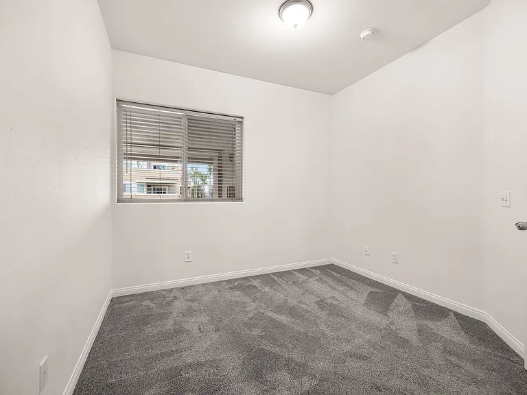 404 N Horne St N #D31 — Photo 11