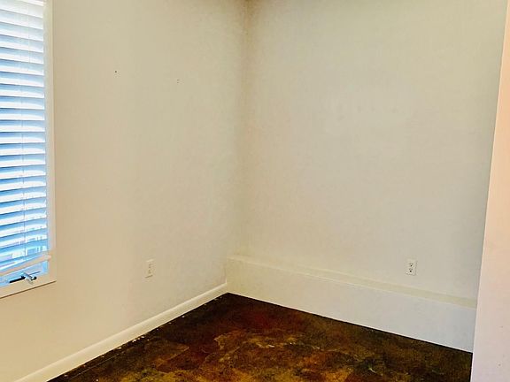 5th image of 2727 Greenbriar Dr APT C