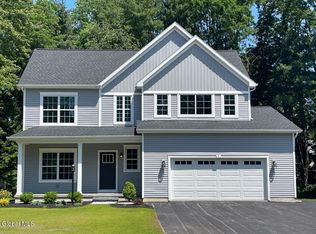 1 Hunter Ct, Ballston Spa, NY 12020