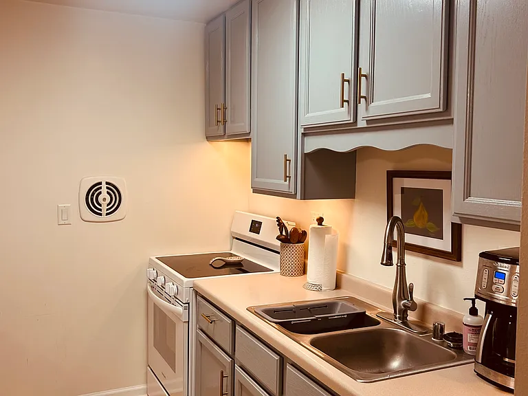 141 Linden Ln #3 — Photo 4