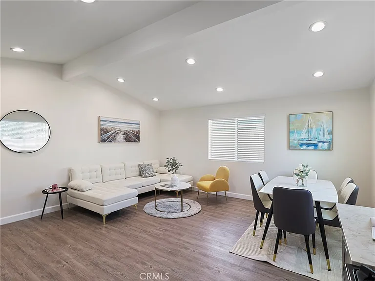 15803 Chatsworth St — Photo 9
